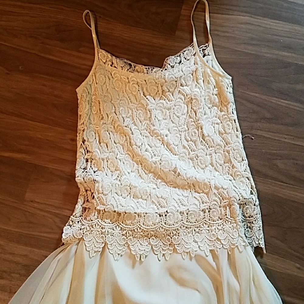 Ivory lace over camisole and gorgeous skirt. - Picture 5 of 8